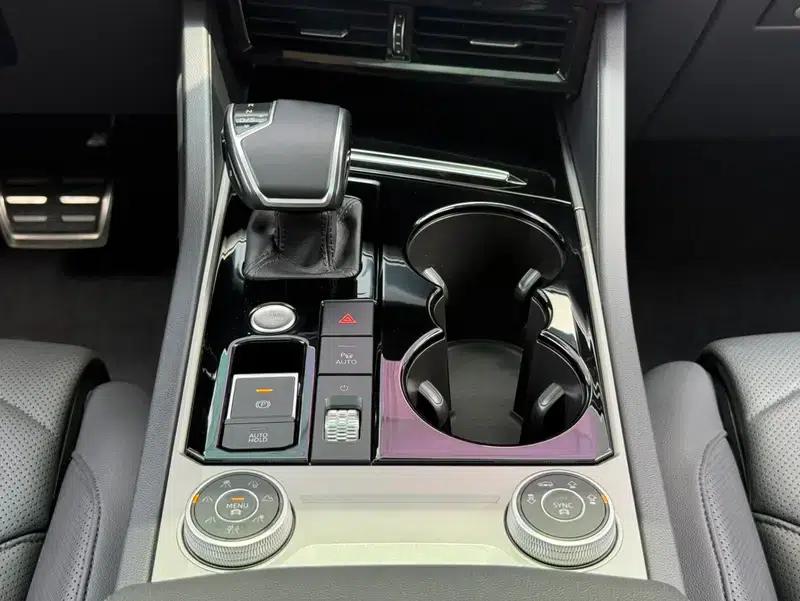 2022 Volkswagen Touareg 3.0TSI R-Line, Obsidian Black Sport Package — миниатюра 18