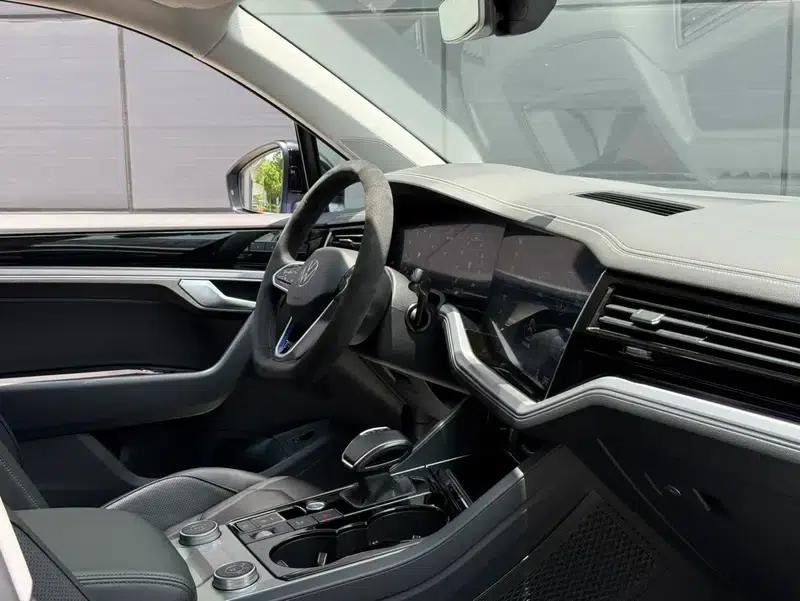2022 Volkswagen Touareg 3.0TSI R-Line, Obsidian Black Sport Package — миниатюра 19