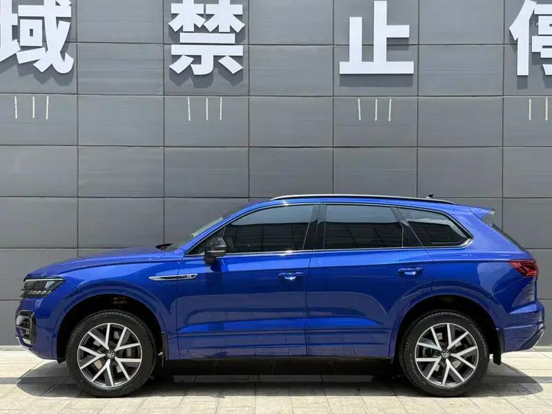 2022 Volkswagen Touareg 3.0TSI R-Line, Obsidian Black Sport Package — миниатюра 3