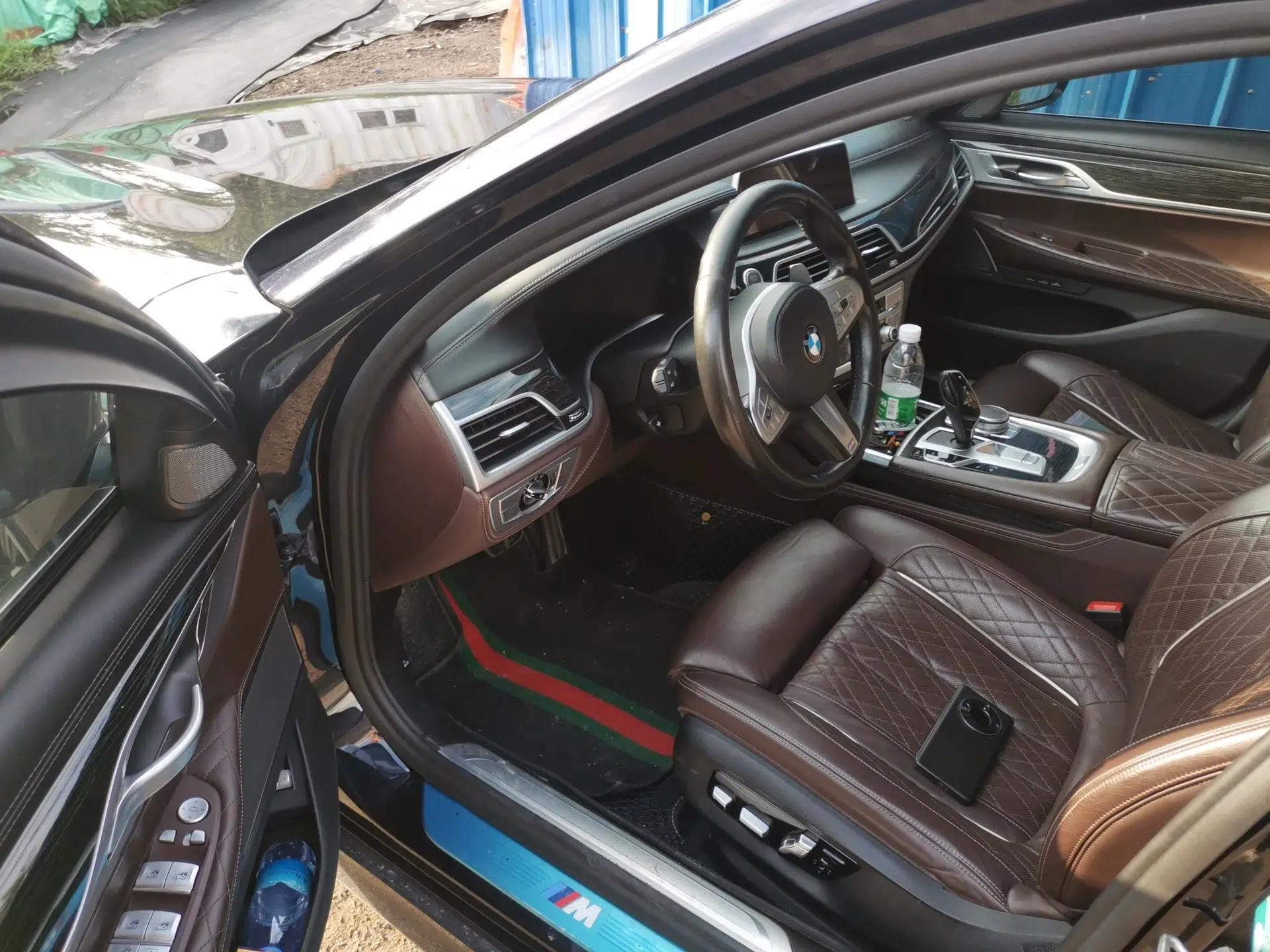 BMW 7 Series 2021 740Li Leading Model M Sport Package — миниатюра 16