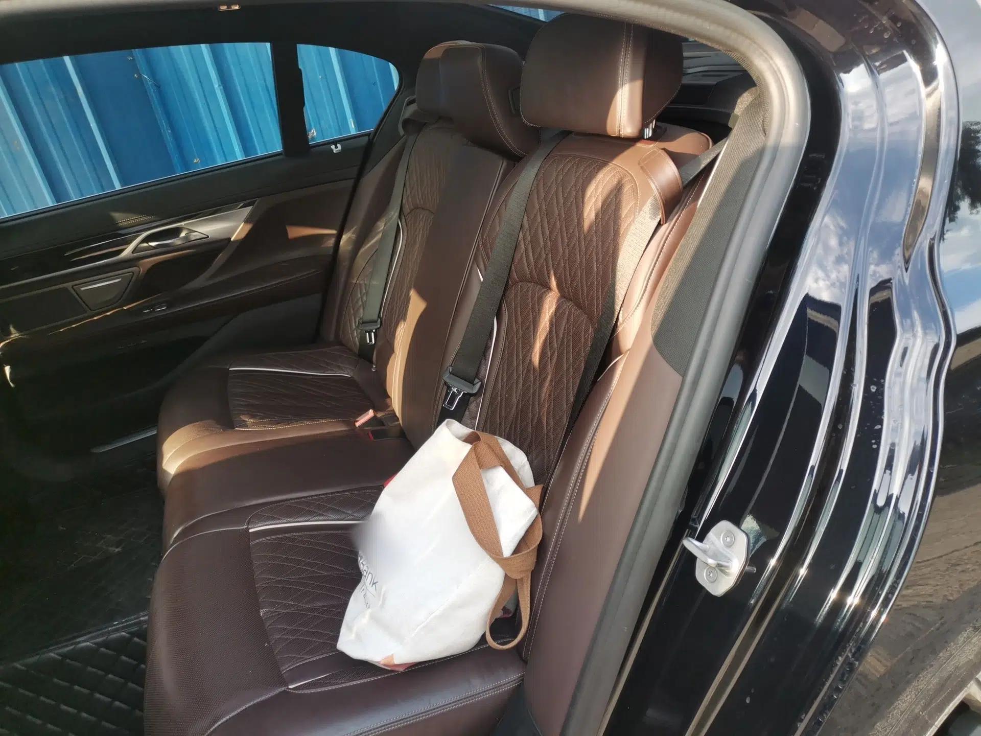 BMW 7 Series 2021 740Li Leading Model M Sport Package — миниатюра 17