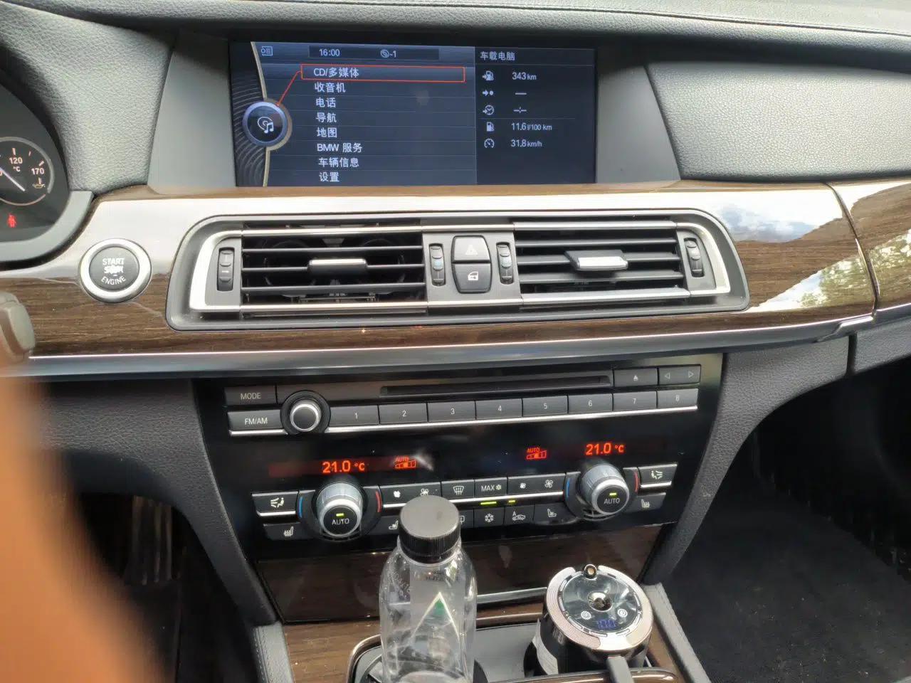BMW 7 Series 2009 730Li Luxury Model — миниатюра 13