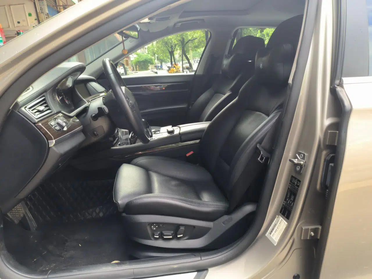 BMW 7 Series 2009 730Li Luxury Model — миниатюра 15