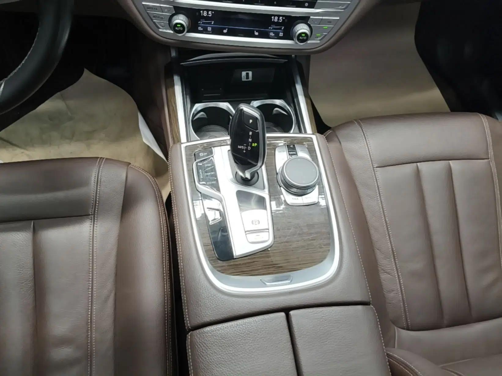BMW 7 Series 2017 730Li Leading Model — миниатюра 16