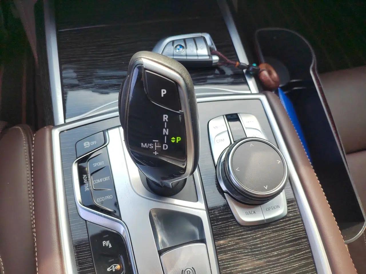 BMW 7 Series 2018 740Li M Sport Package Leading Model — миниатюра 14