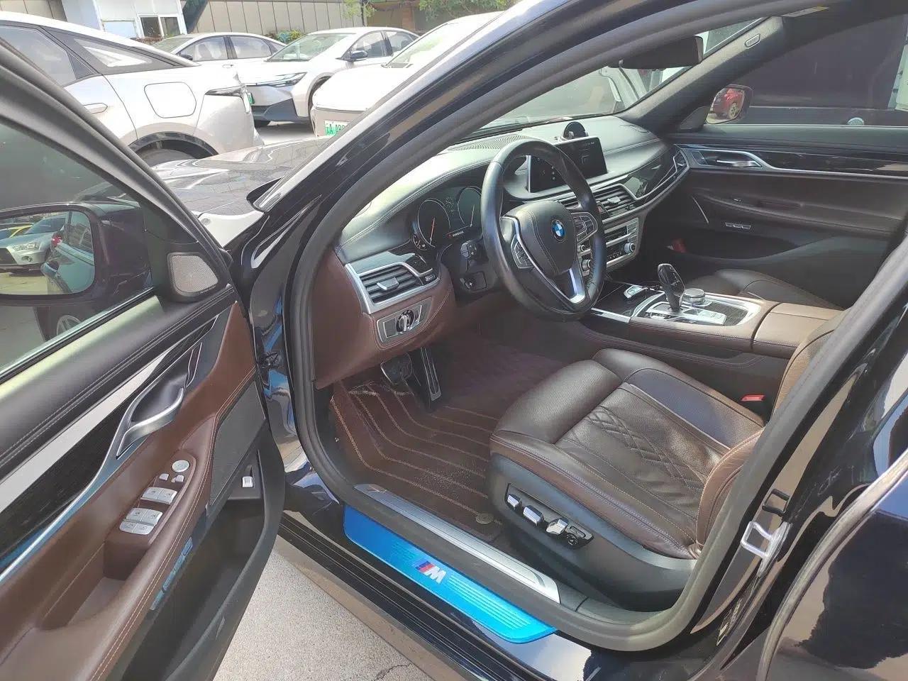 BMW 7 Series 2018 740Li M Sport Package Leading Model — миниатюра 16