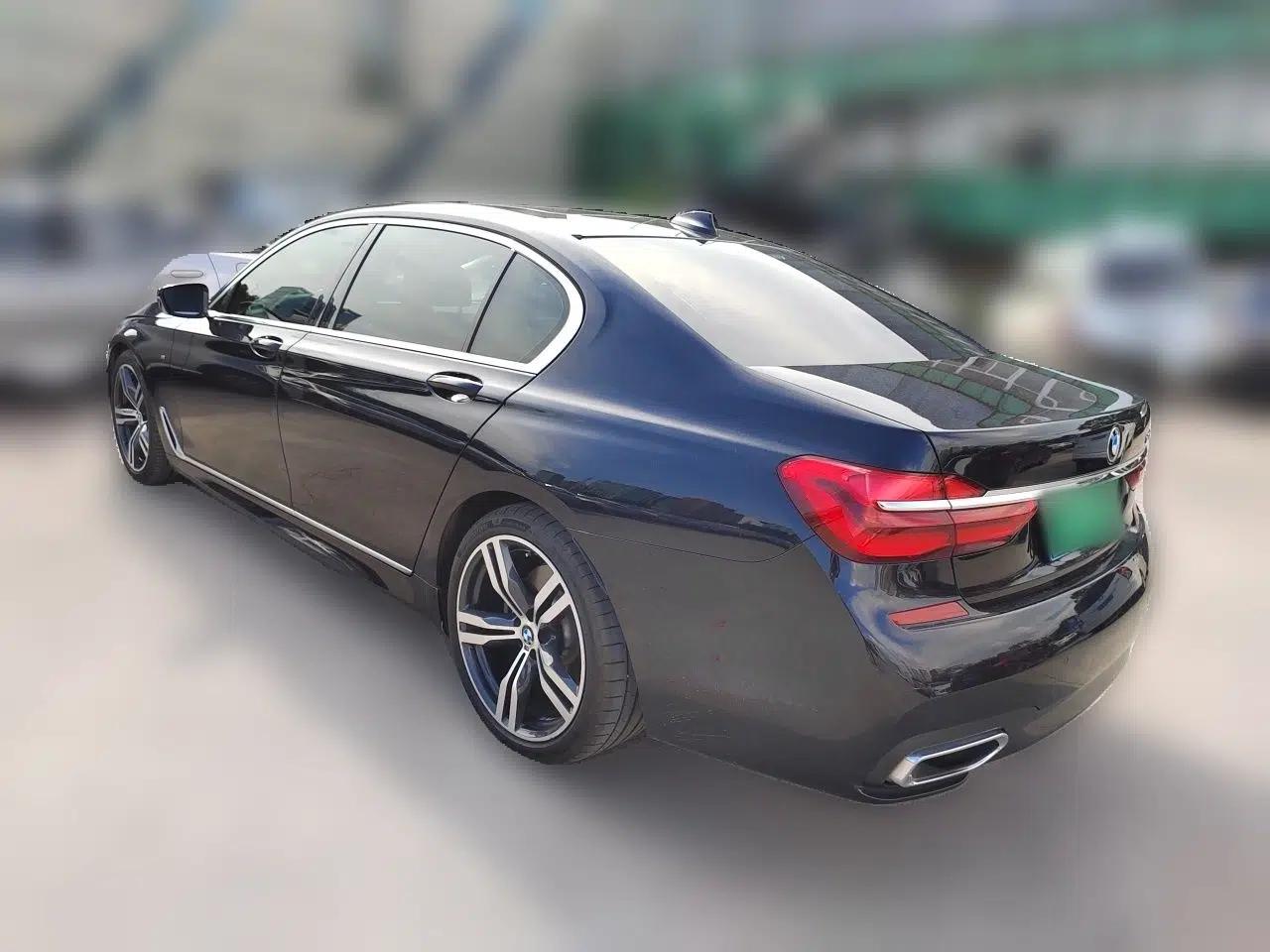 BMW 7 Series 2018 740Li M Sport Package Leading Model — миниатюра 4