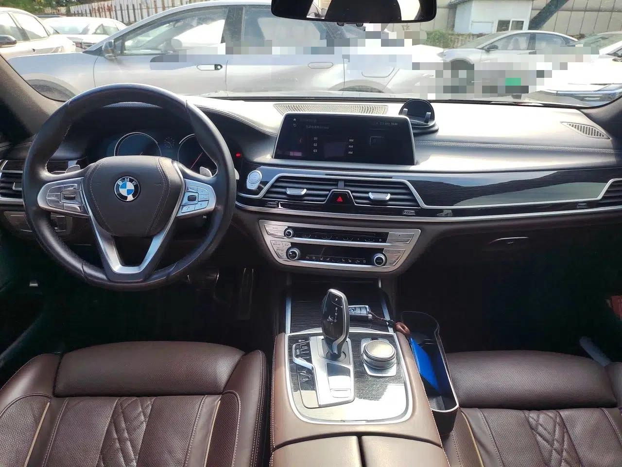 BMW 7 Series 2018 740Li M Sport Package Leading Model — миниатюра 9