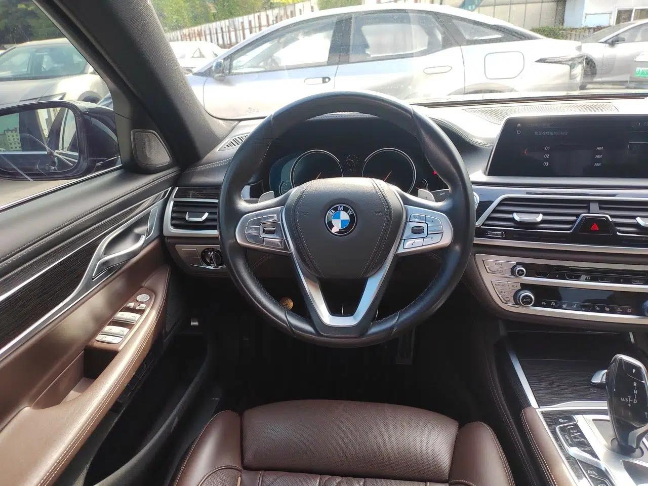 BMW 7 Series 2018 740Li M Sport Package Leading Model — миниатюра 10