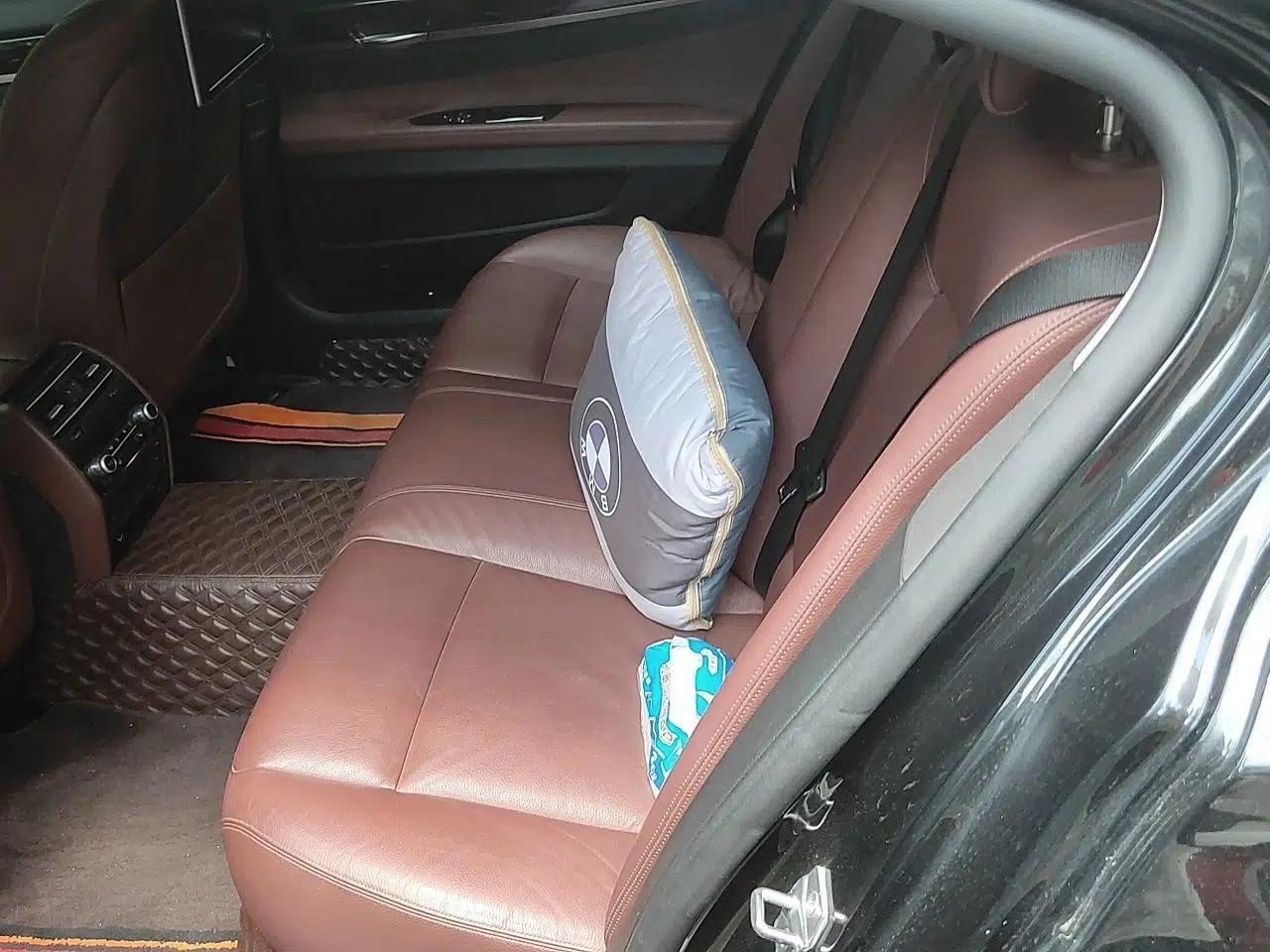 BMW 7 Series 2013 730Li Leading Model — миниатюра 17