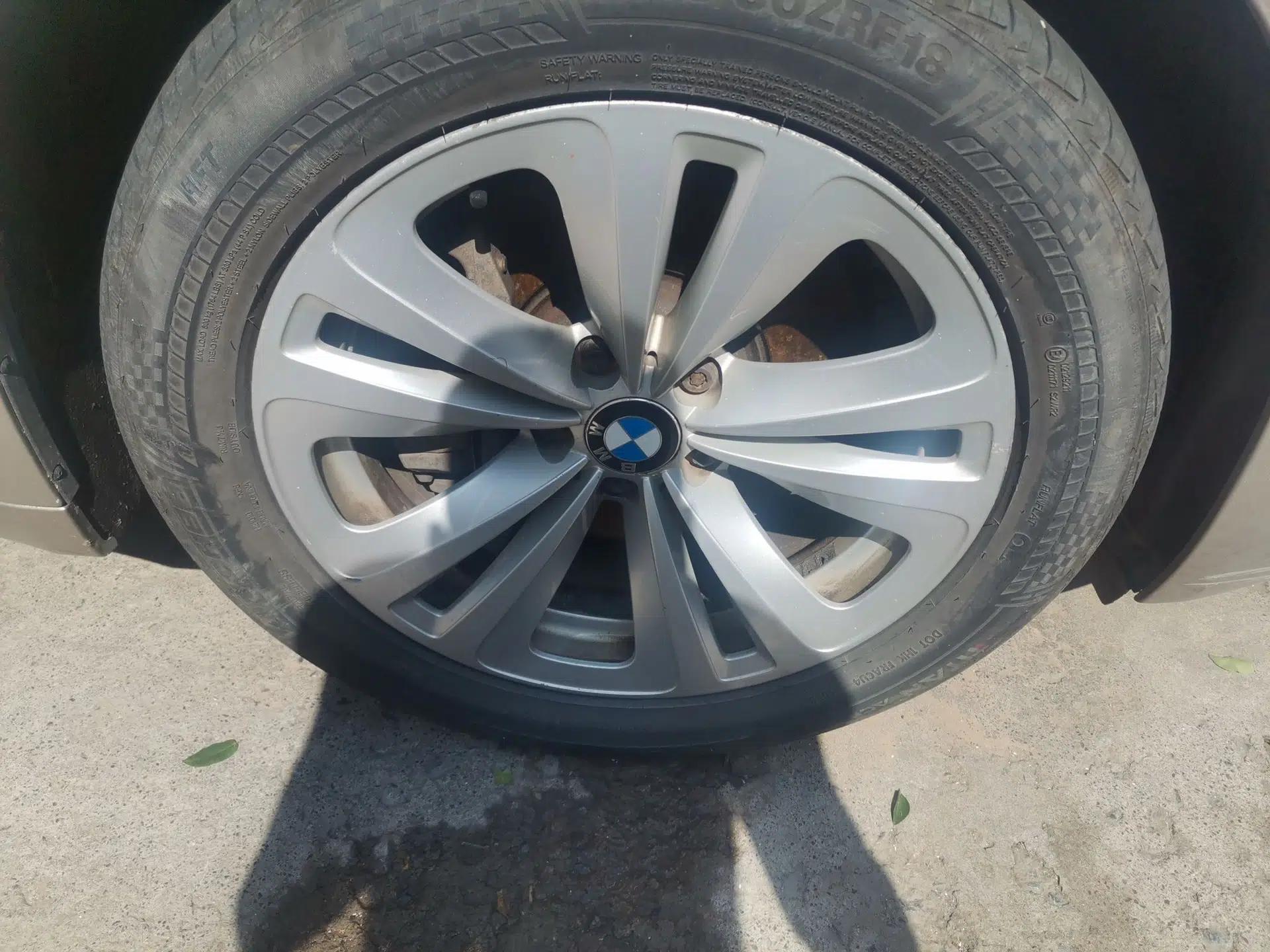 BMW 7 Series 2009 730Li Luxury Model — миниатюра 8