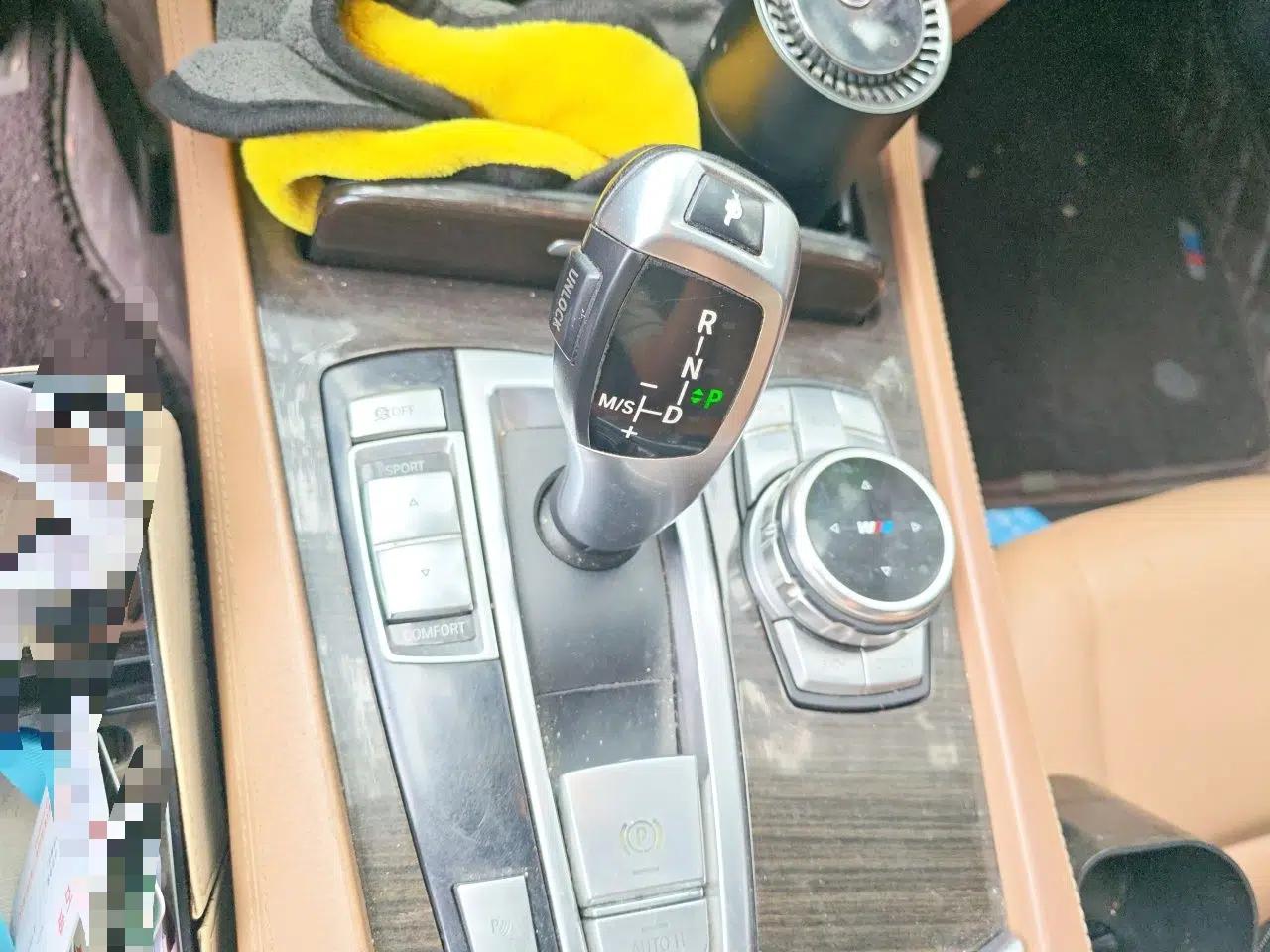 BMW 7 Series 2011 730Li Elegant Model — миниатюра 14