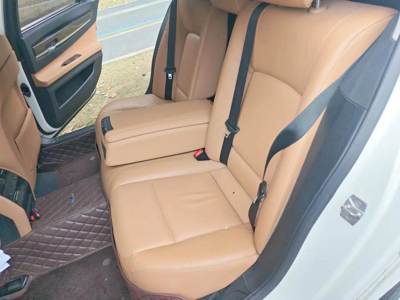 BMW 7 Series 2011 730Li Elegant Model — миниатюра 17