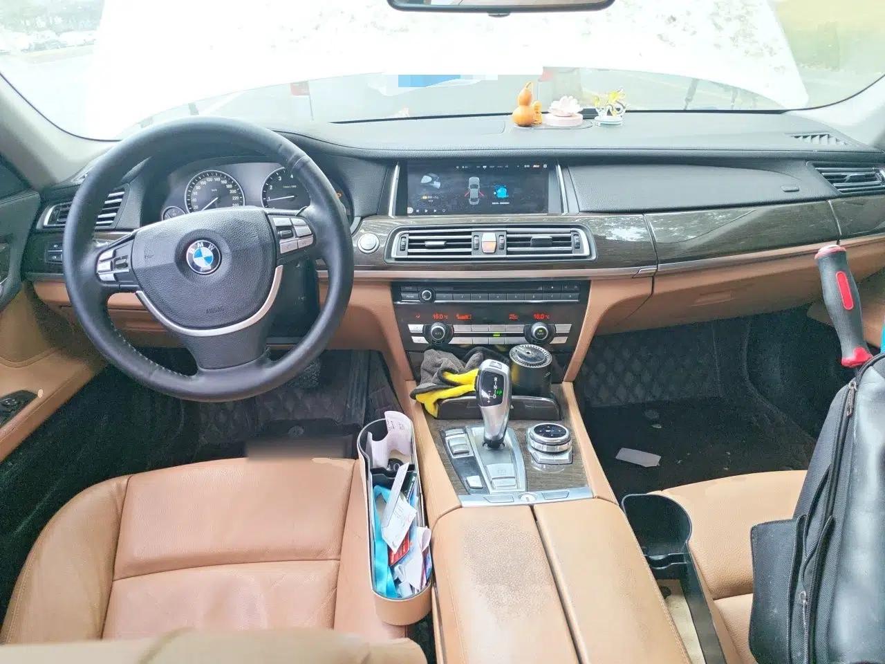 BMW 7 Series 2011 730Li Elegant Model — миниатюра 9