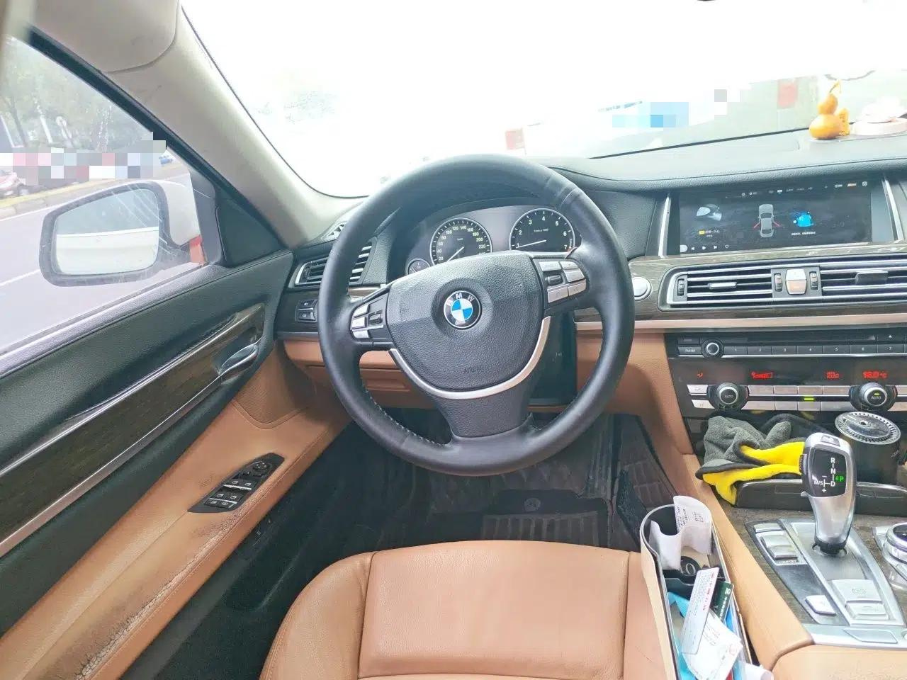 BMW 7 Series 2011 730Li Elegant Model — миниатюра 10