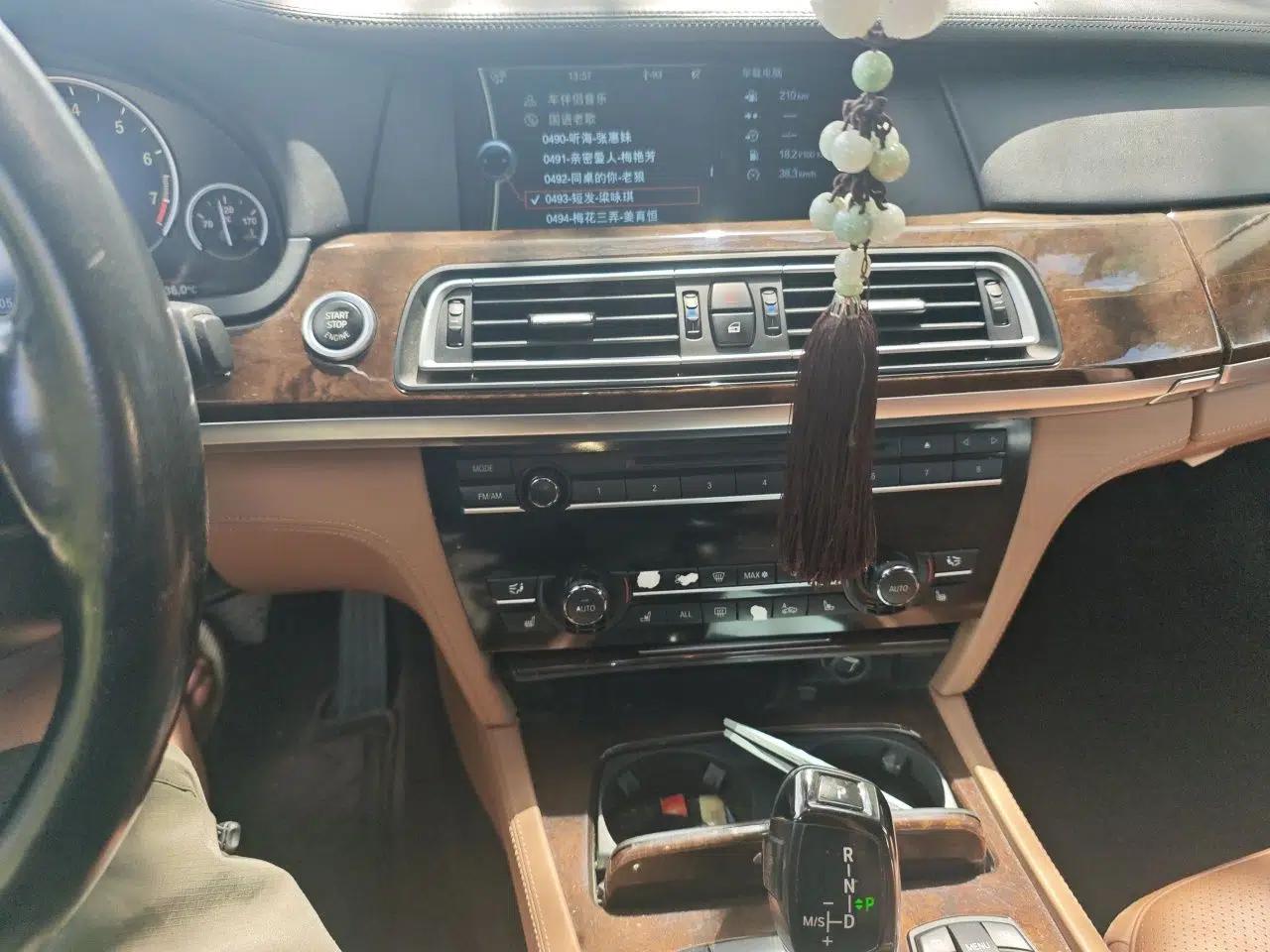 BMW 7 Series 2011 760Li Steinway Limited Edition — миниатюра 13