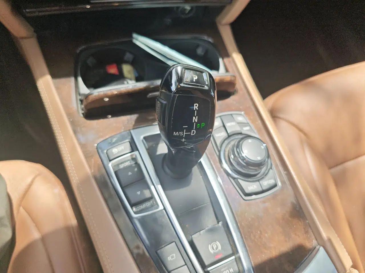 BMW 7 Series 2011 760Li Steinway Limited Edition — миниатюра 14