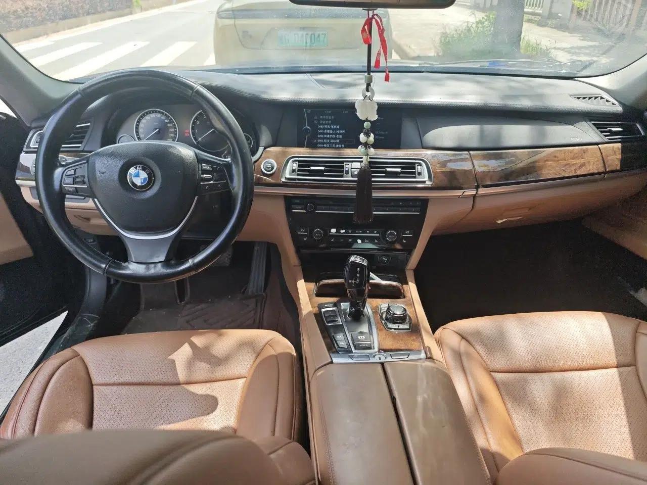 BMW 7 Series 2011 760Li Steinway Limited Edition — миниатюра 9