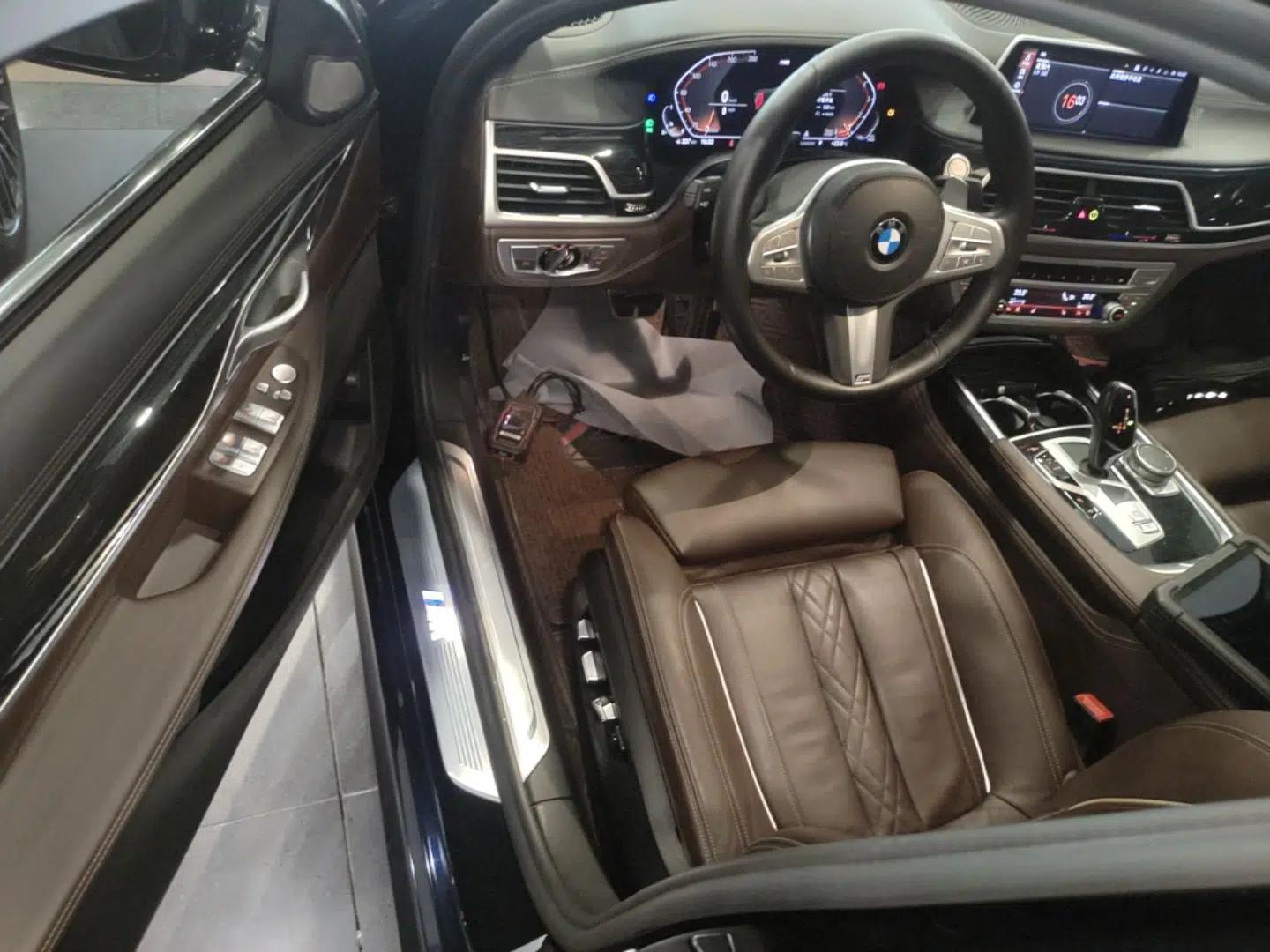 BMW 7 Series 2021 730Li M Sport Package — миниатюра 24