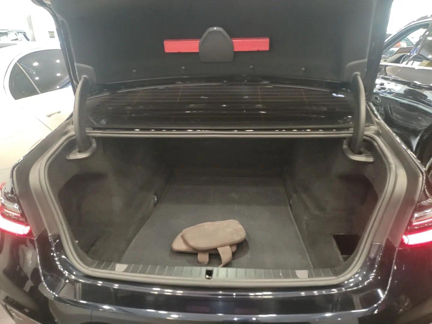BMW 7 Series 2021 730Li M Sport Package — миниатюра 28
