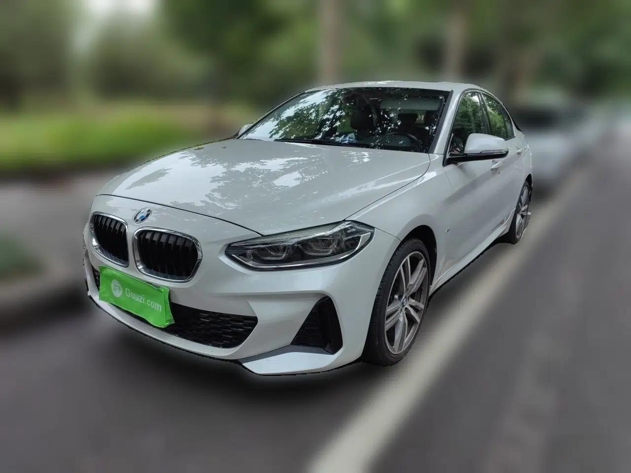 BMW 1 Series 2019 120i Leading Model M Sport Package — миниатюра 1