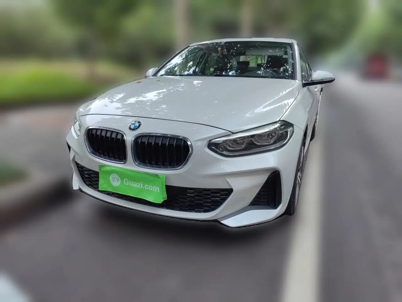 BMW 1 Series 2019 120i Leading Model M Sport Package — миниатюра 2