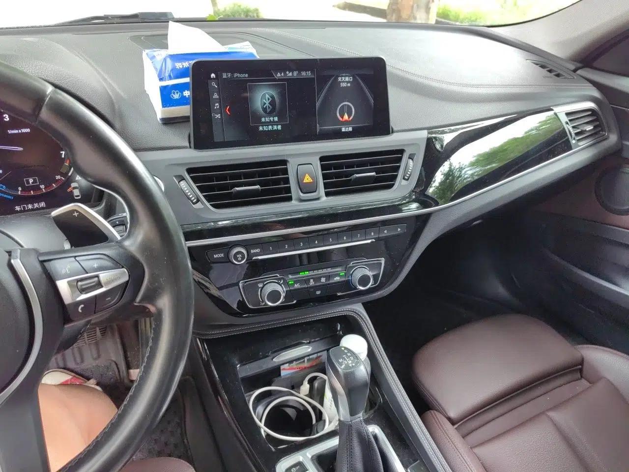 BMW 1 Series 2019 120i Leading Model M Sport Package — миниатюра 13