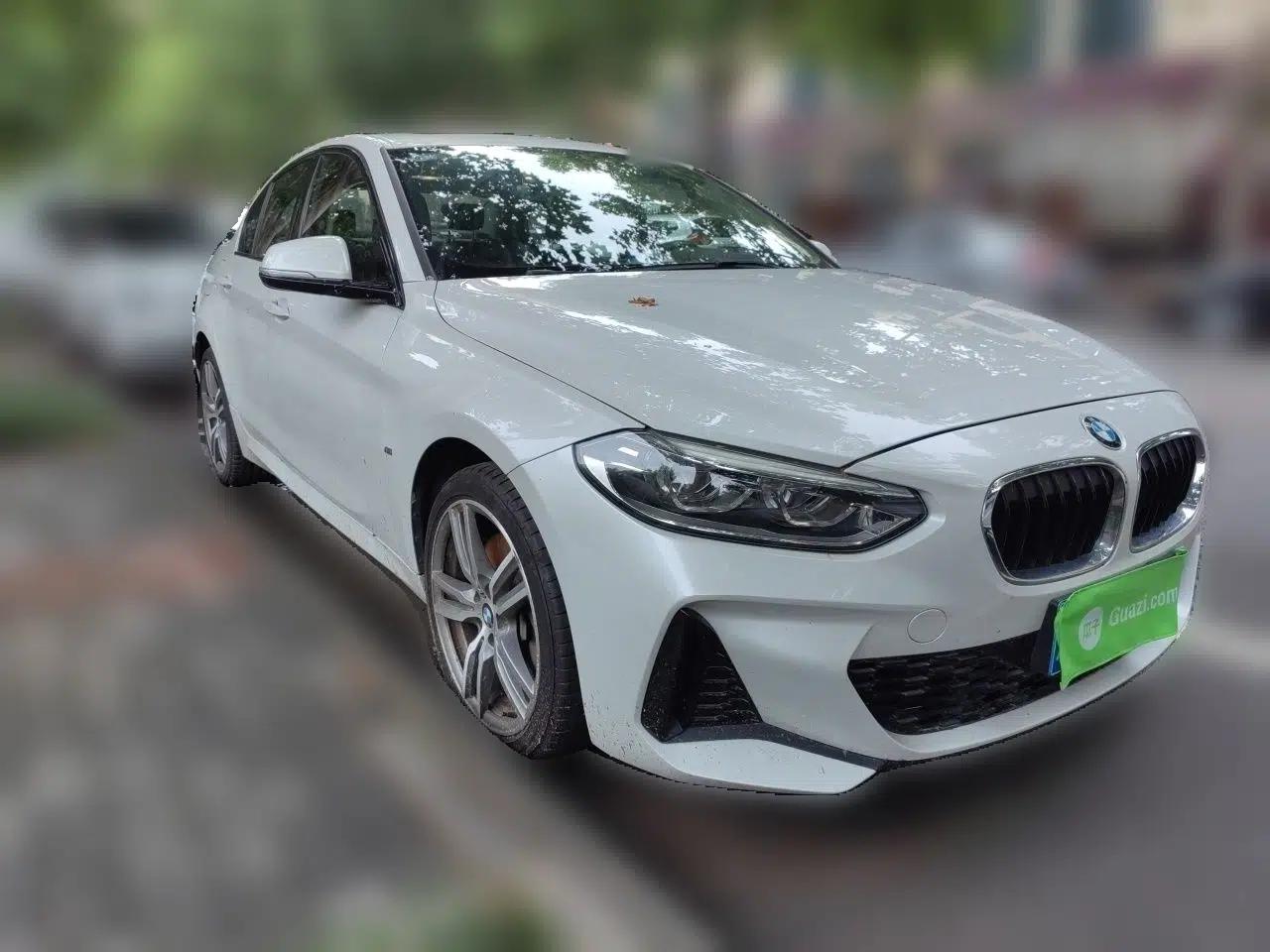 BMW 1 Series 2019 120i Leading Model M Sport Package — миниатюра 3