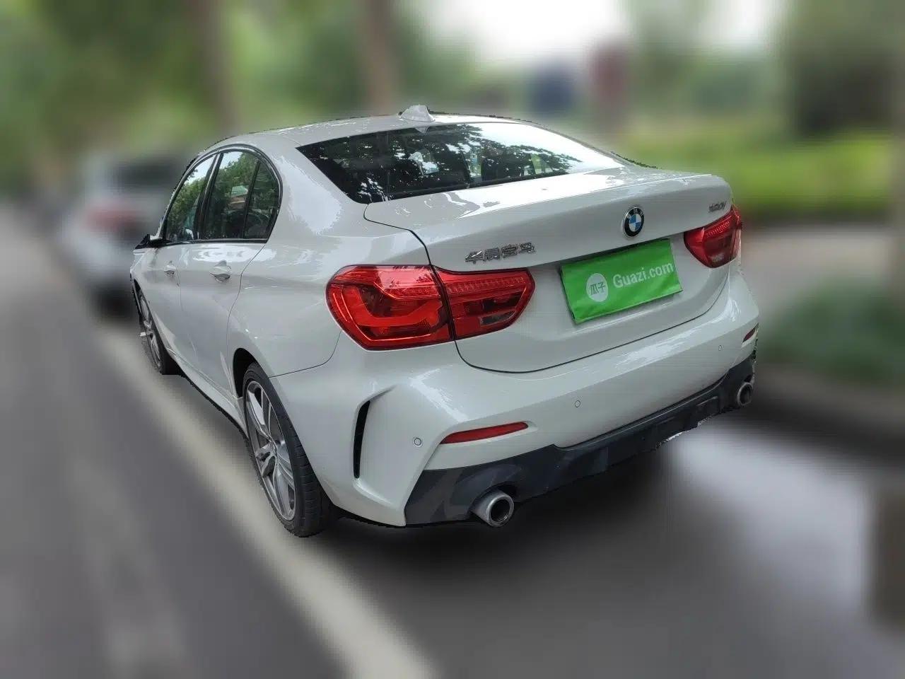 BMW 1 Series 2019 120i Leading Model M Sport Package — миниатюра 4