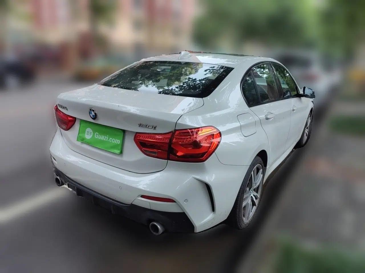 BMW 1 Series 2019 120i Leading Model M Sport Package — миниатюра 6