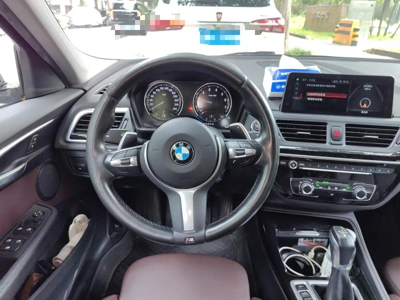 BMW 1 Series 2019 120i Leading Model M Sport Package — миниатюра 10