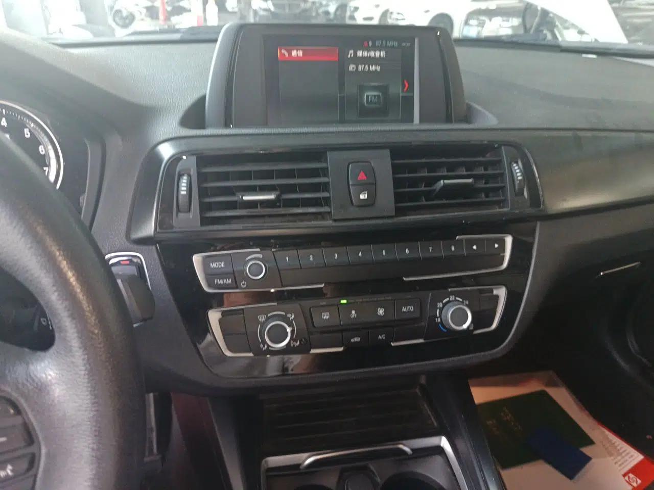 BMW 1 Series 2018 118i Leading Model — миниатюра 13