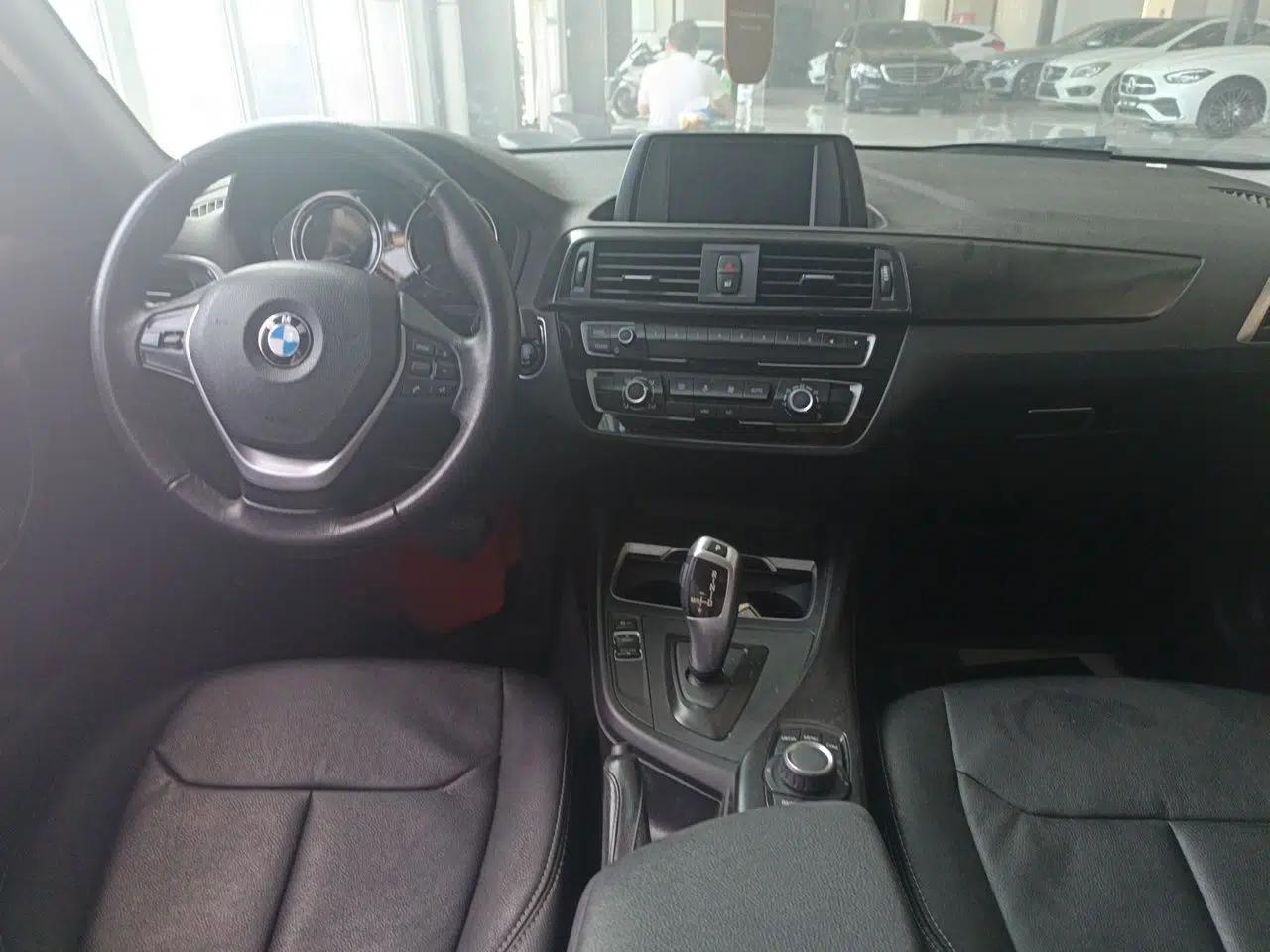 BMW 1 Series 2018 118i Leading Model — миниатюра 9