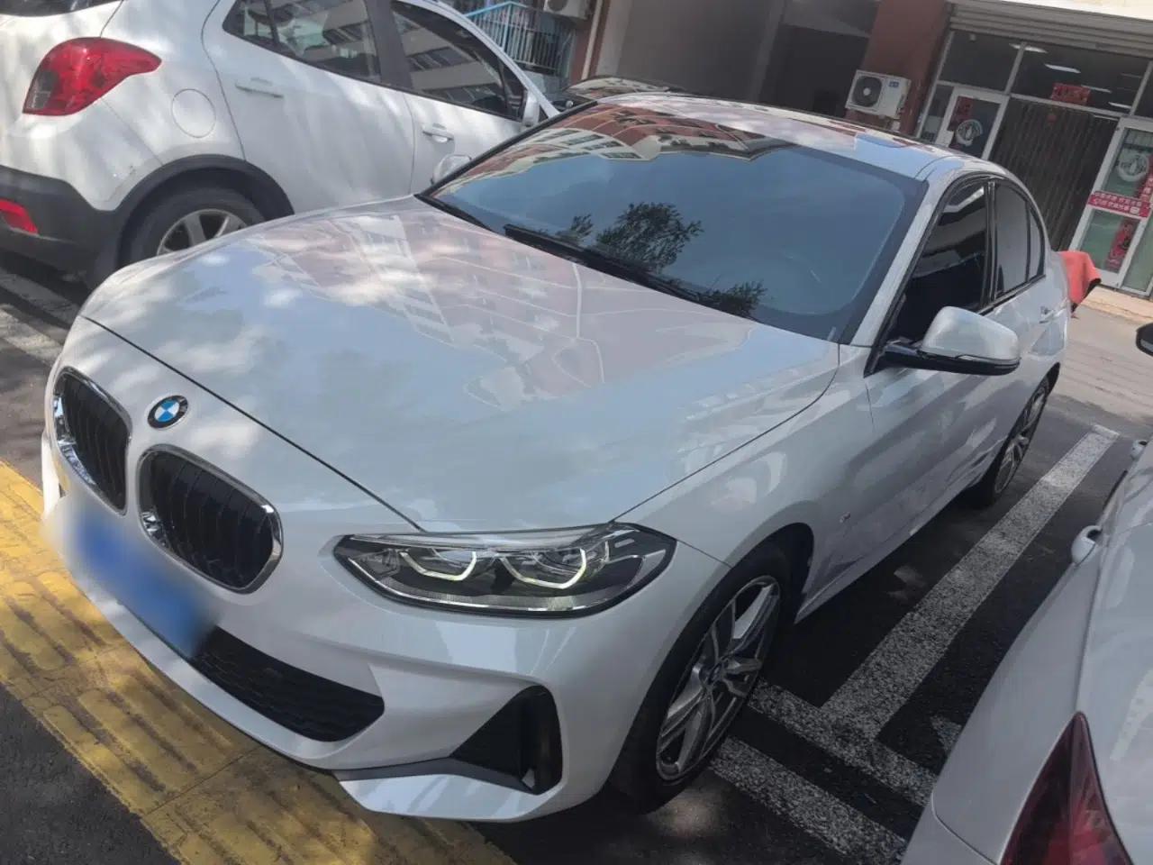BMW 1 Series 2019 120i Leading Model M Sport Package — миниатюра 1
