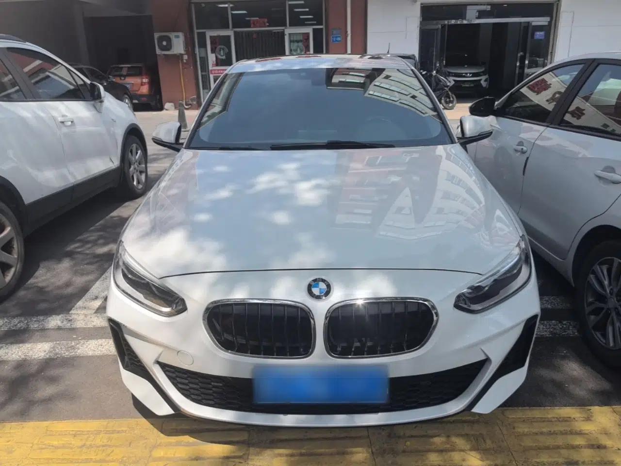 BMW 1 Series 2019 120i Leading Model M Sport Package — миниатюра 2