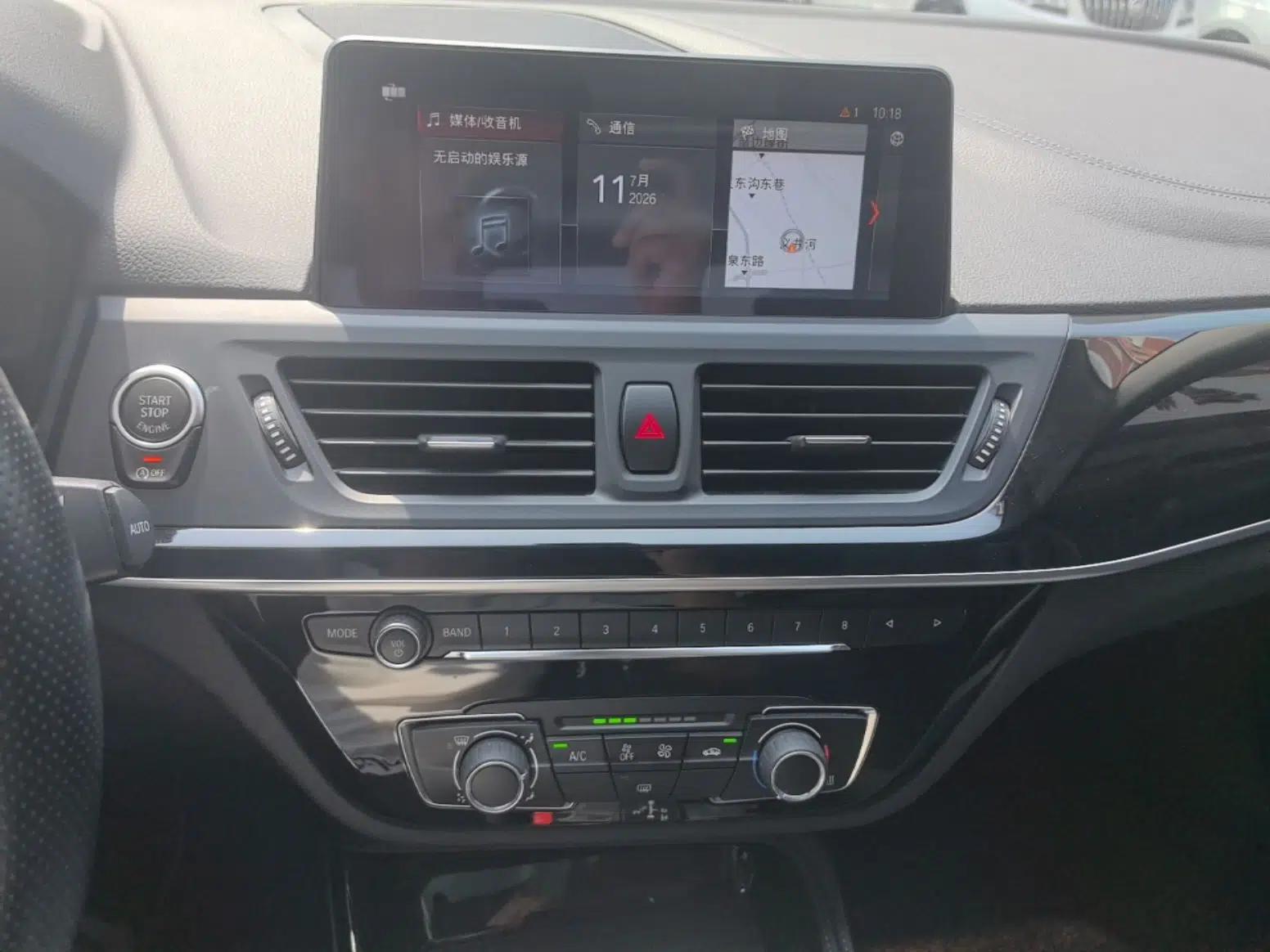 BMW 1 Series 2019 120i Leading Model M Sport Package — миниатюра 15