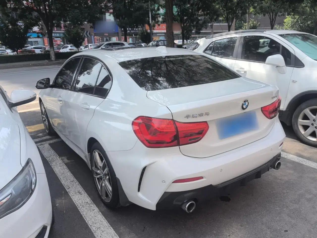 BMW 1 Series 2019 120i Leading Model M Sport Package — миниатюра 4