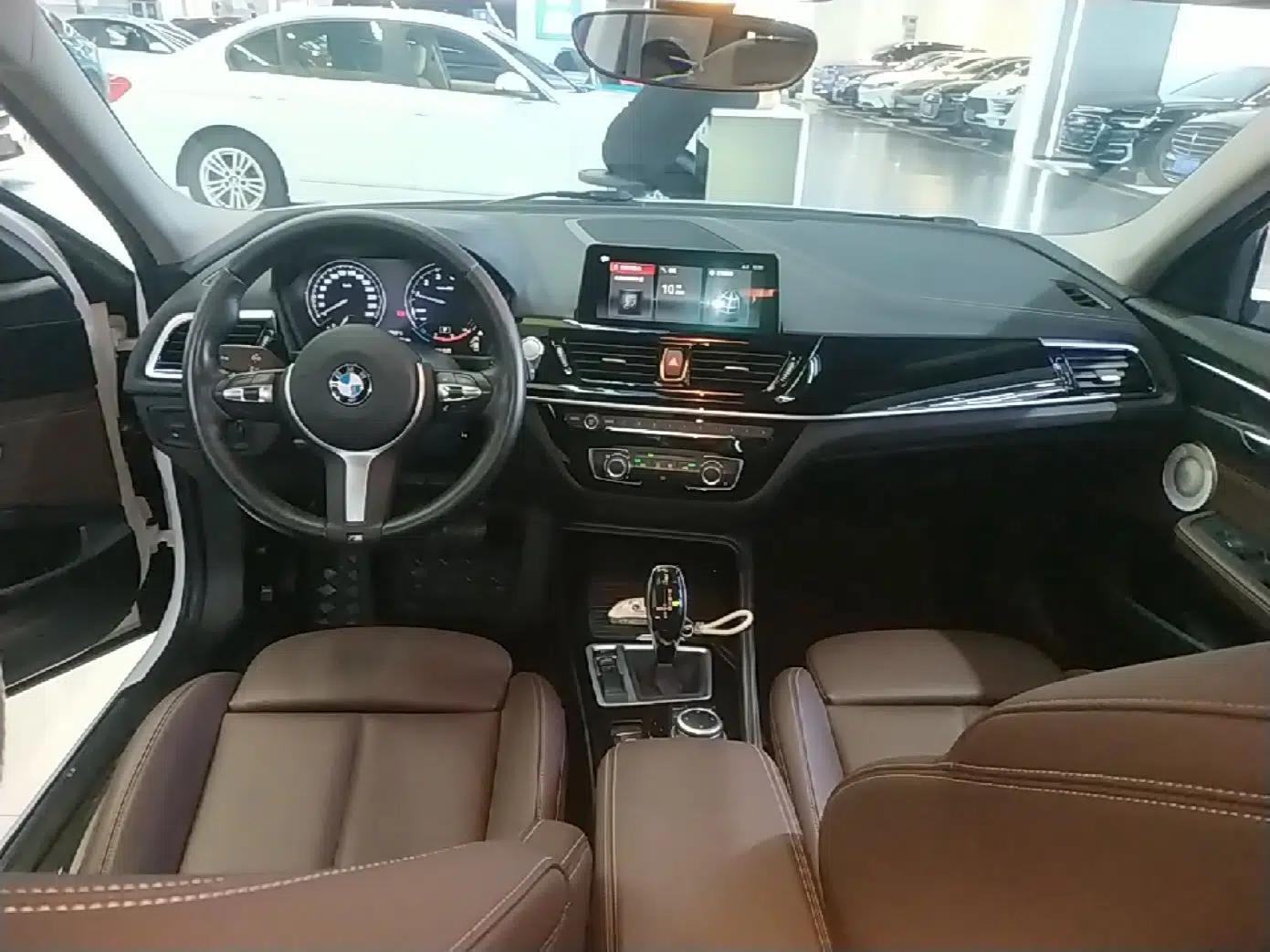 BMW 1 Series 2021 120i M Sport Night Edition — миниатюра 12
