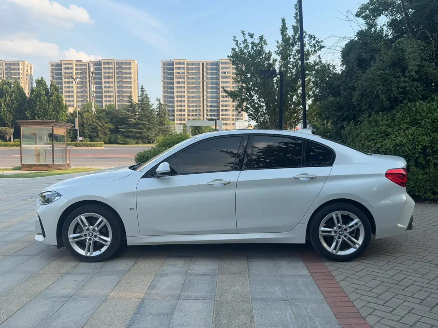 BMW 1 Series 2020 120i M Sport Package — миниатюра 12