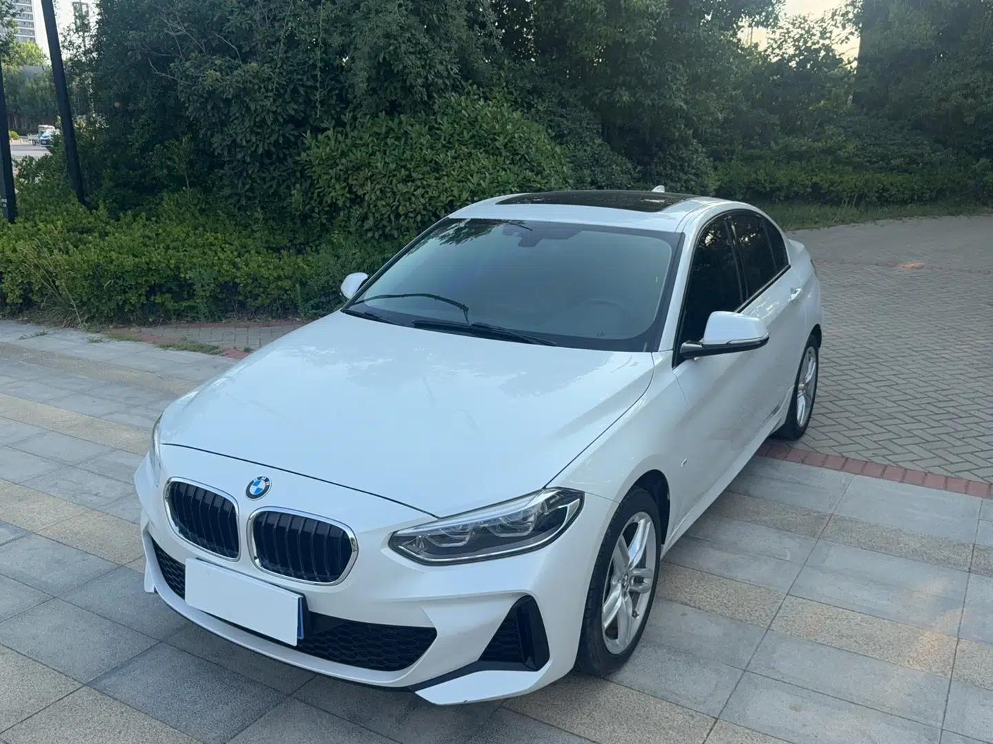 BMW 1 Series 2020 120i M Sport Package — миниатюра 14