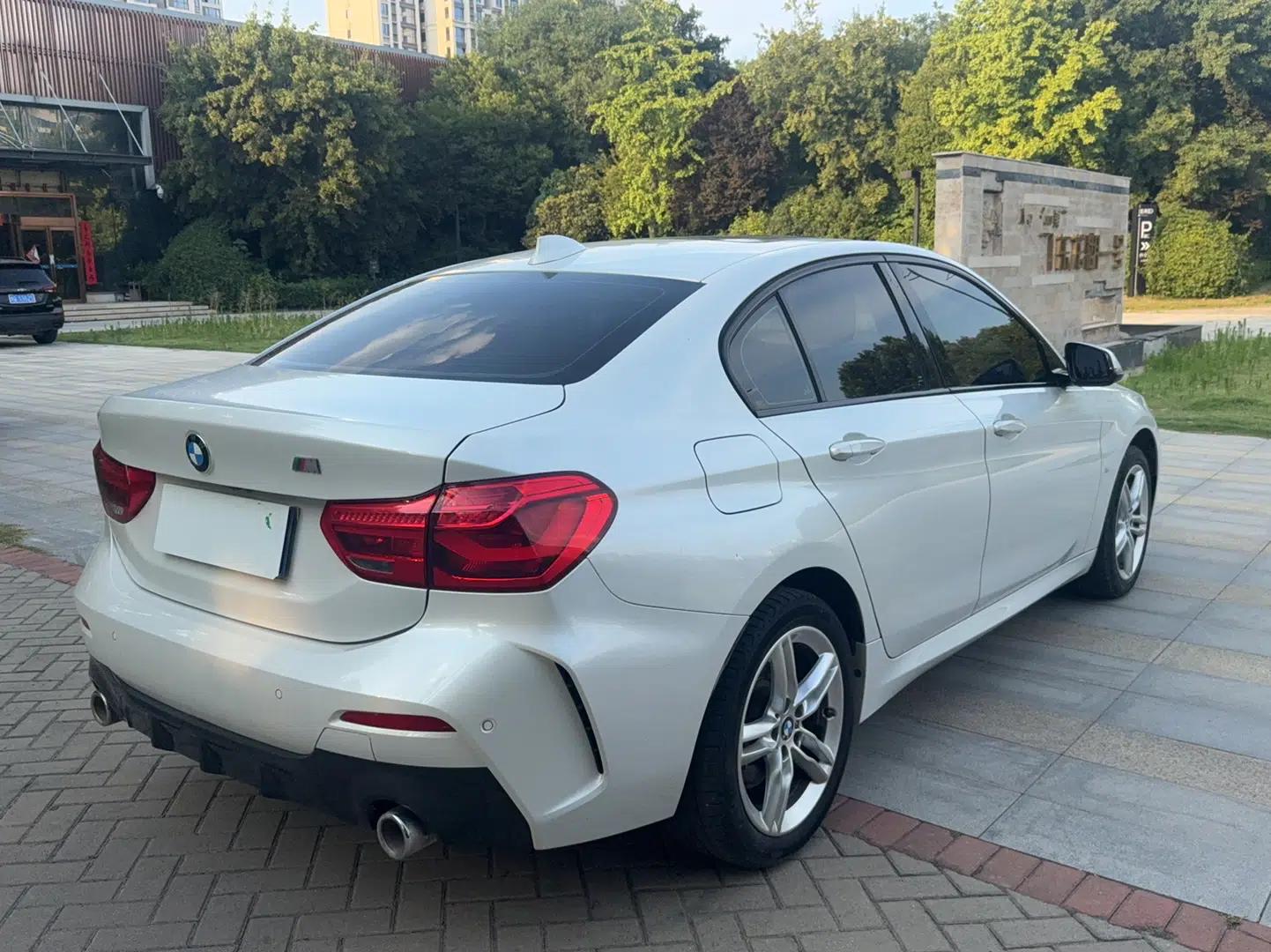 BMW 1 Series 2020 120i M Sport Package — миниатюра 6