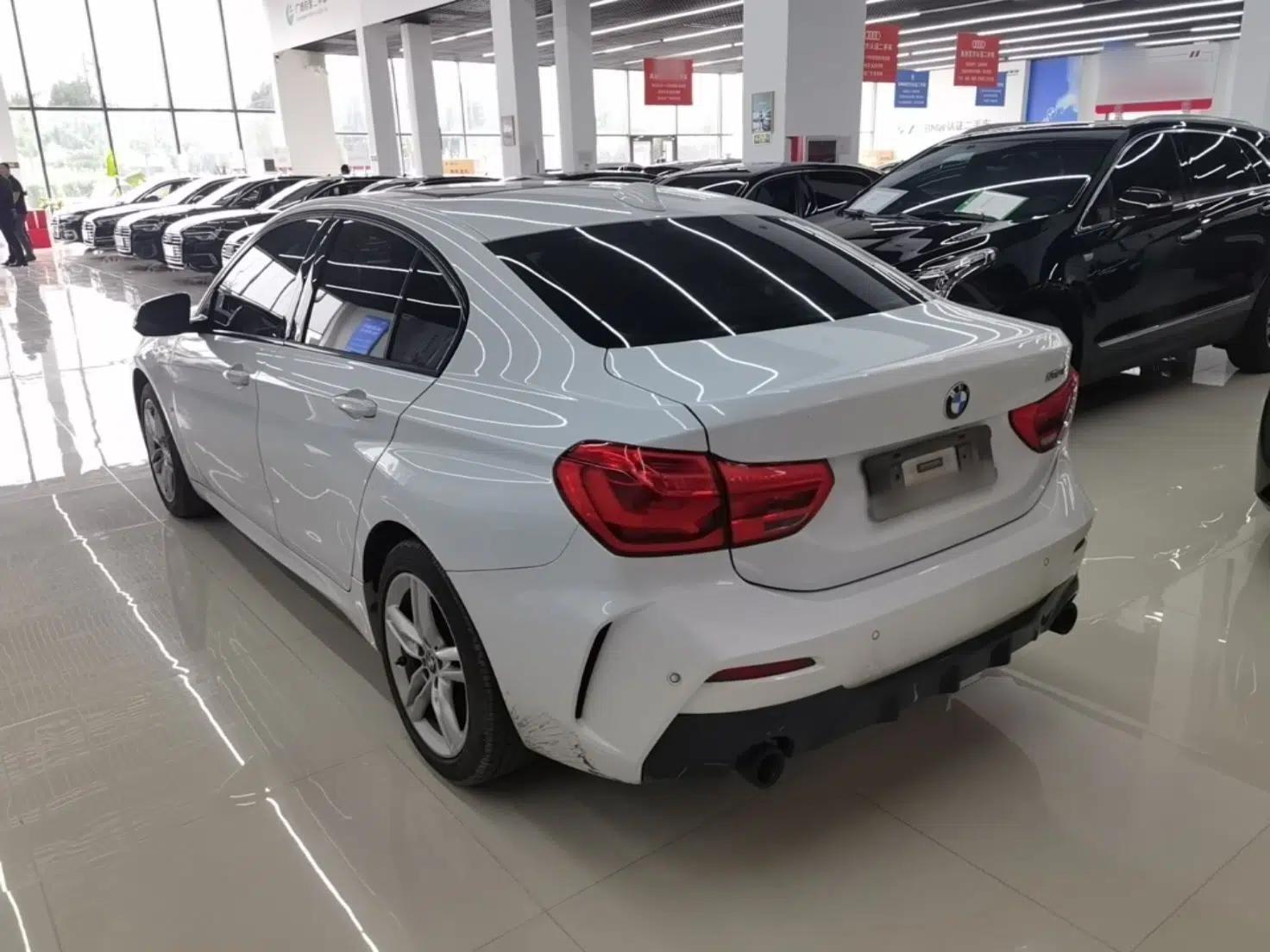 BMW 1 Series 2021 120i M Sport Night Edition — миниатюра 4