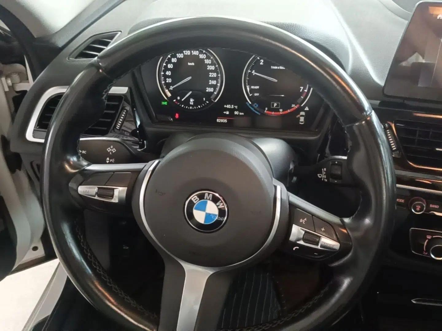 BMW 1 Series 2021 Revised 120i M Sport Night Edition — миниатюра 13