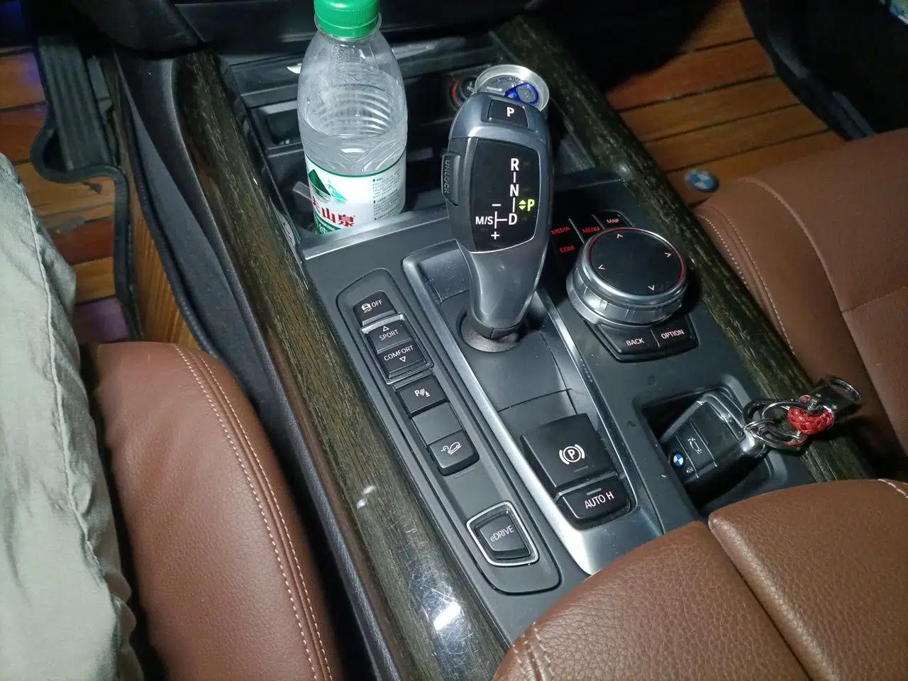 BMW X5 BMW X5 2.0-liter plug-in hybrid — миниатюра 14