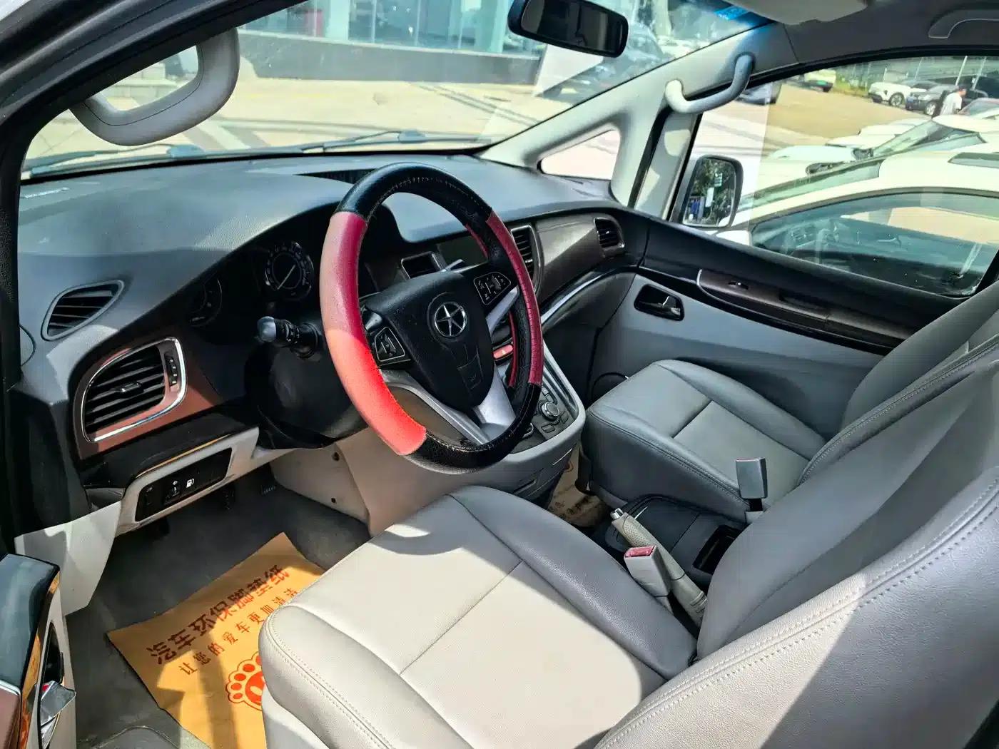 Refine M5 2016 2.0T Gasoline Manual Executive Edition — миниатюра 4