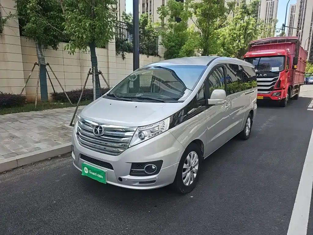 Refine M5 2016 2.0T Gasoline Automatic Business Edition — миниатюра 1