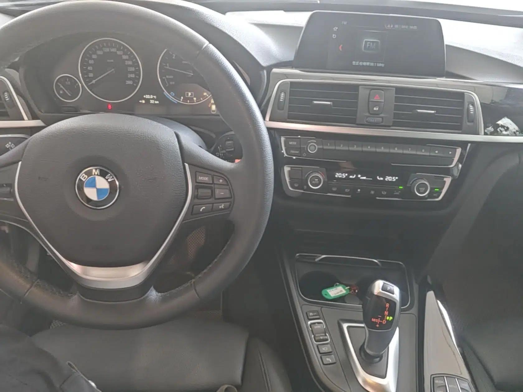 BMW 3 Series GT 2019 320i Sport Edition — миниатюра 17