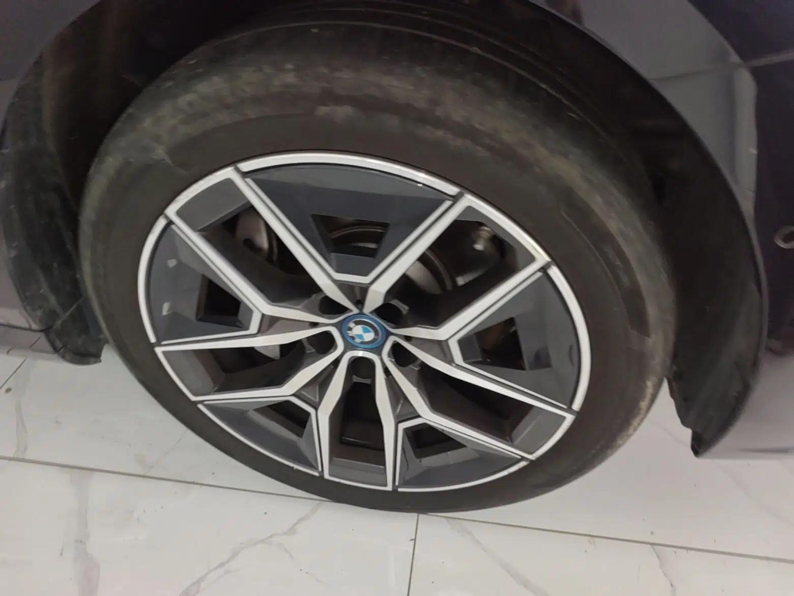 BMW i5 2025 eDrive 35L M Sport Package — миниатюра 11