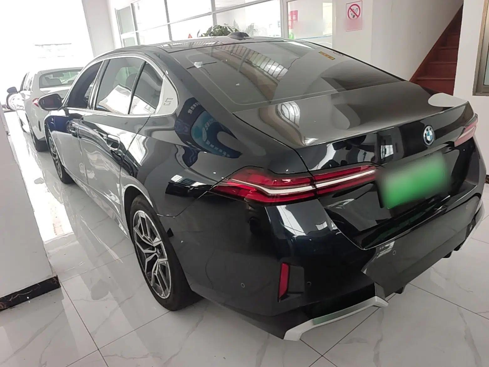 BMW i5 2025 eDrive 35L M Sport Package — миниатюра 4
