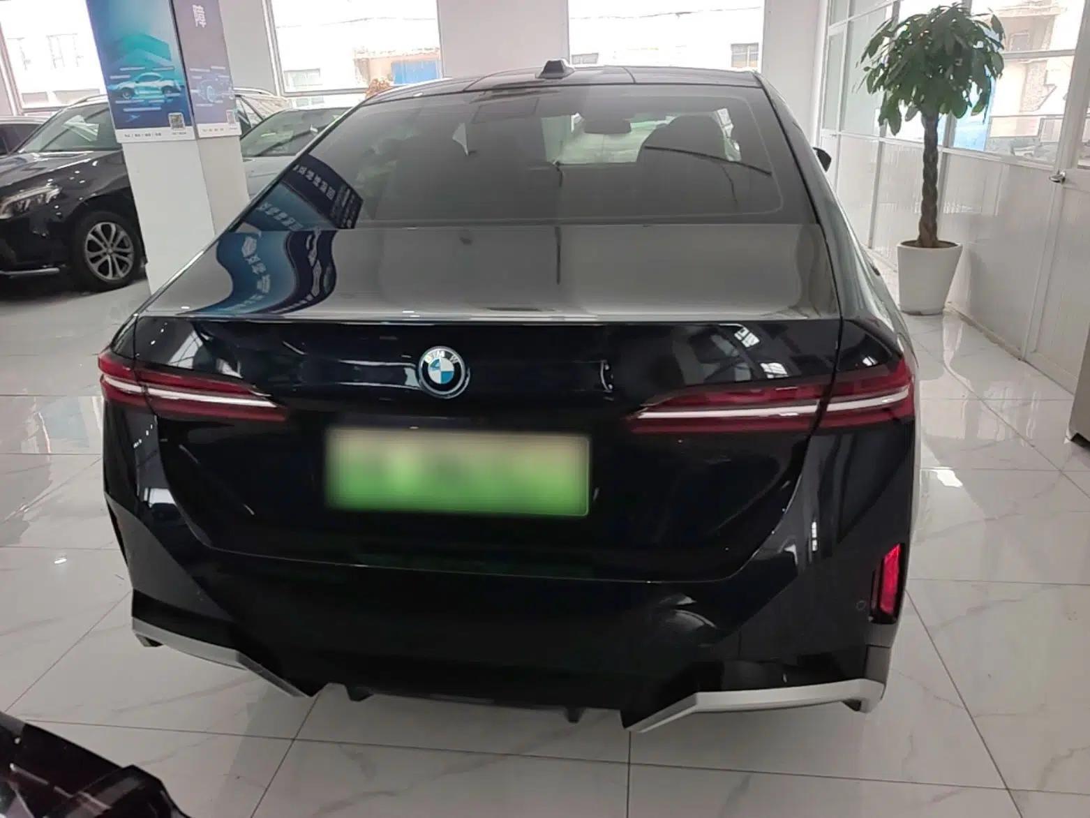 BMW i5 2025 eDrive 35L M Sport Package — миниатюра 5